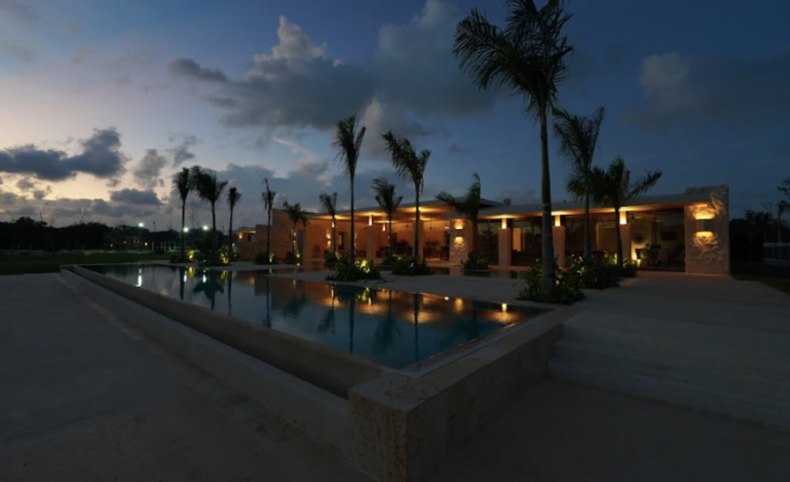 Terreno en residencial privado con casa club, Salon de Juegos, Pet Park, en venta en Cancun