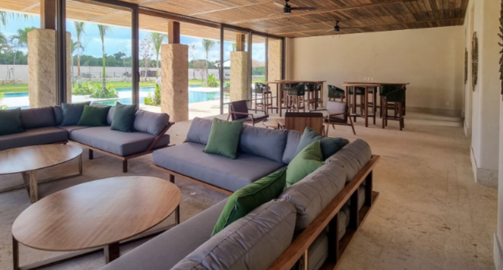 Terreno en residencial privado con casa club, Salon de Juegos, Pet Park, en venta en Cancun