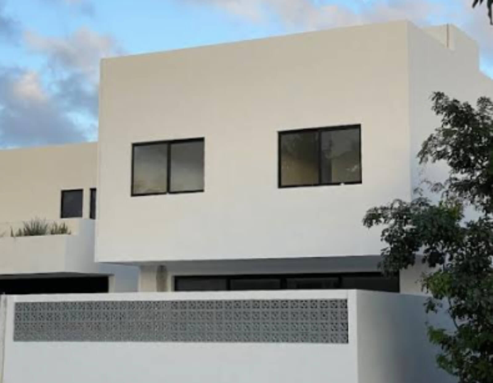 House with private pool, double height, in residential Rio, for sale Cancun