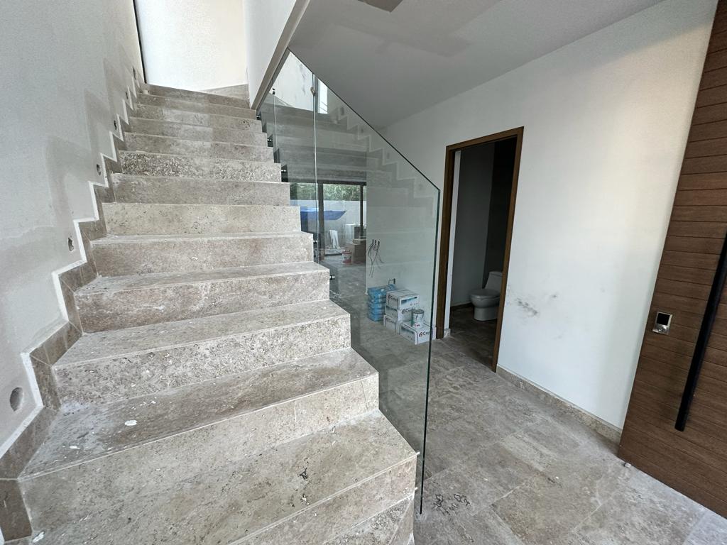 House with private pool, double height, marble floors, for sale in Residencial Rio, Cancun