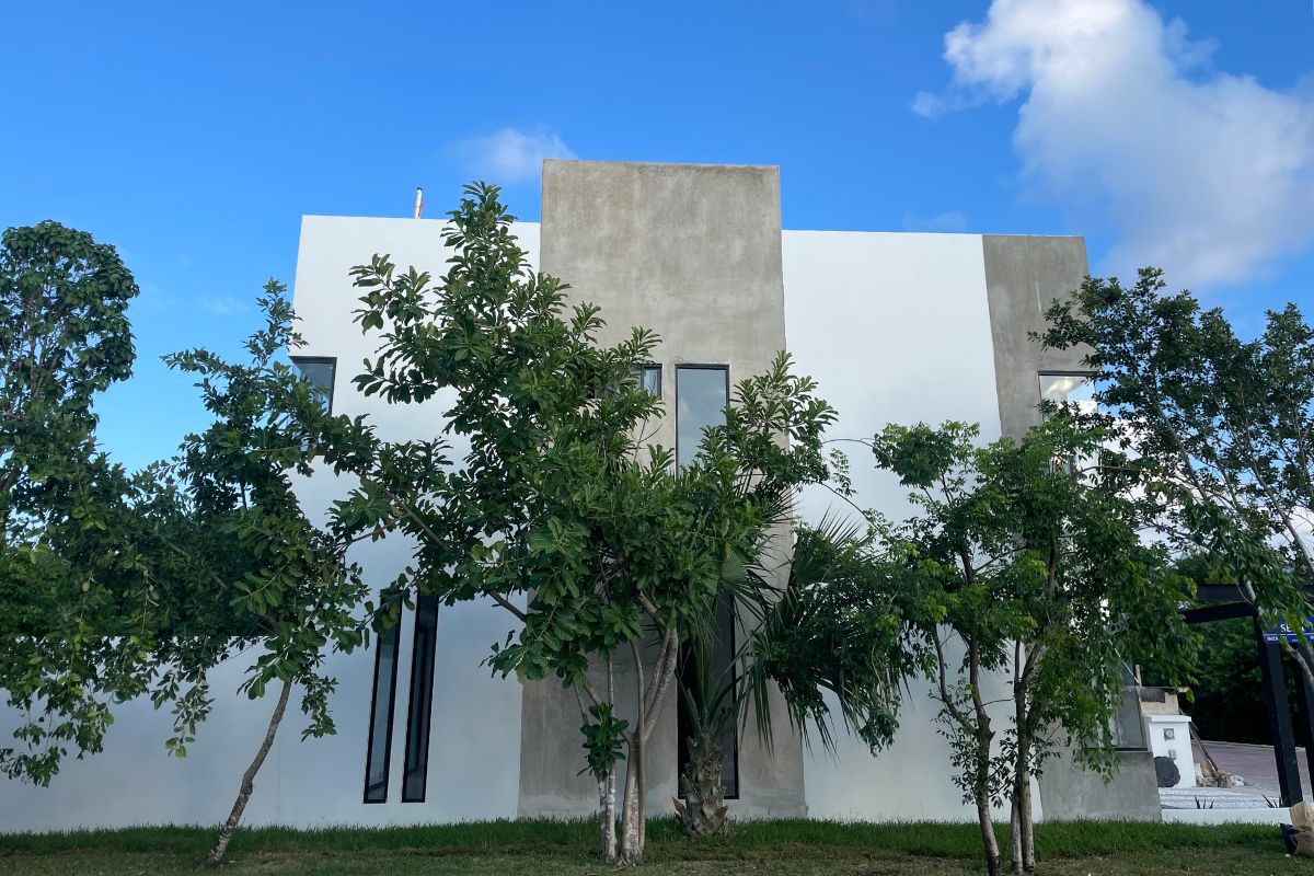 Casa con alberca privada, doble altura, pisos de mármol, en venta en Residencial Rio, Cancun