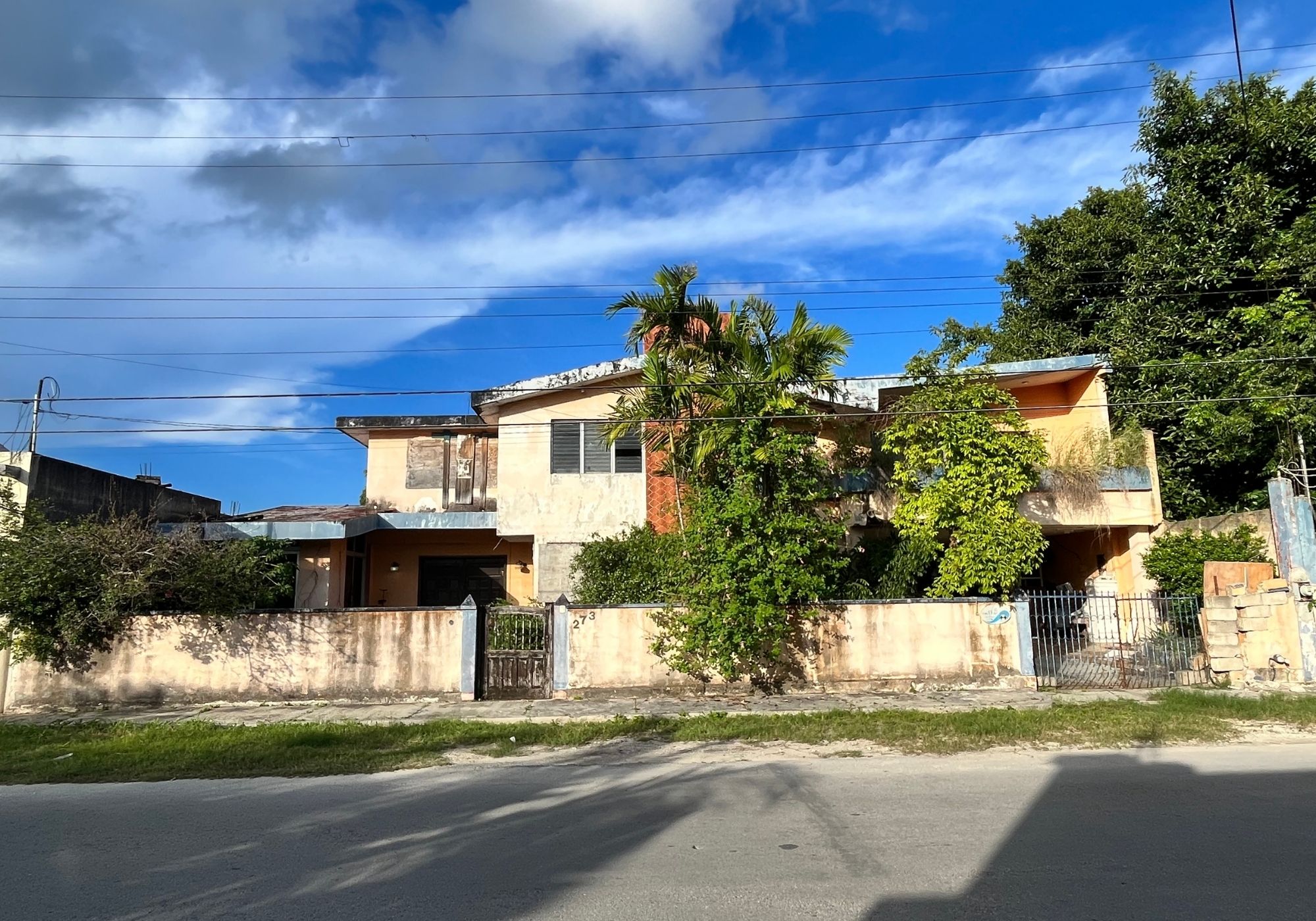 Lot for sale 5 minute drive to the beach, 10 de Abril, in Cozumel Island.