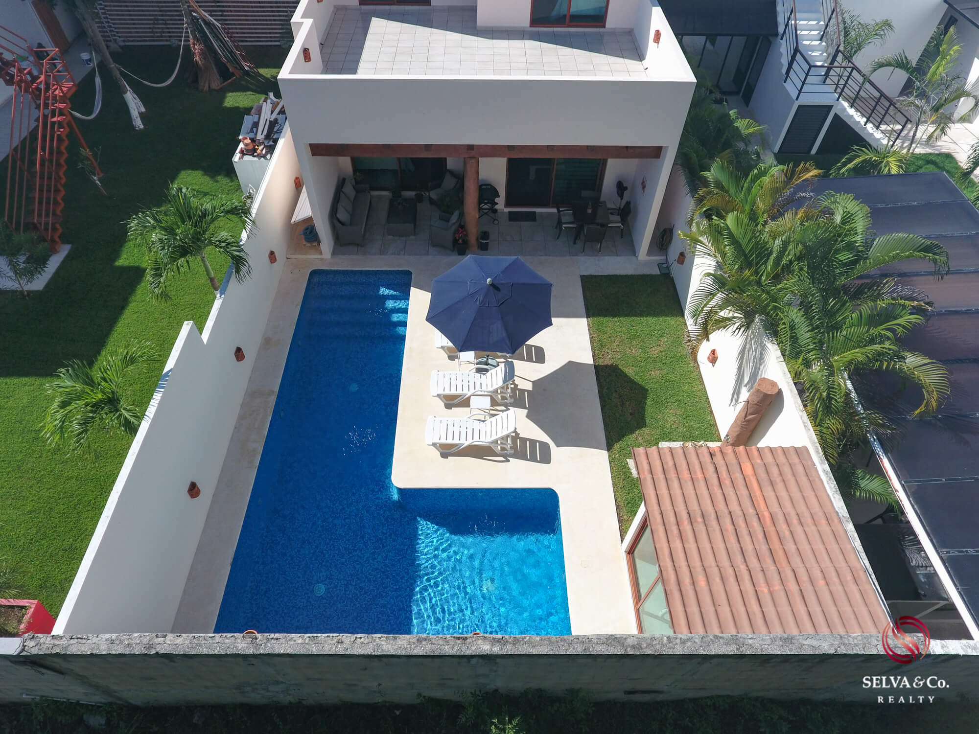 3 bedroom house in Playacar, pool with swimming lane, wading pool, terrace overlooking the pool, for sale, Playa del Carmen.