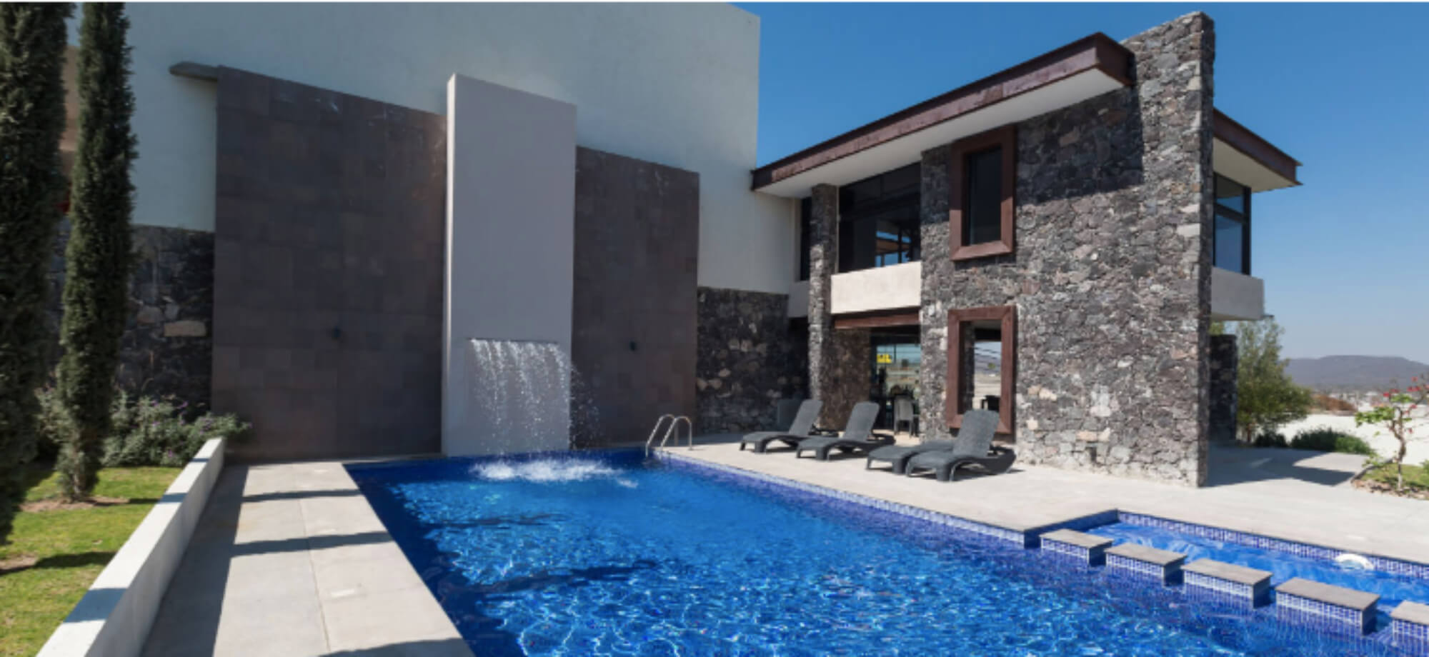 House with garden and rooftop, large spaces, pre-construction, Zibata for sale, Queretaro.