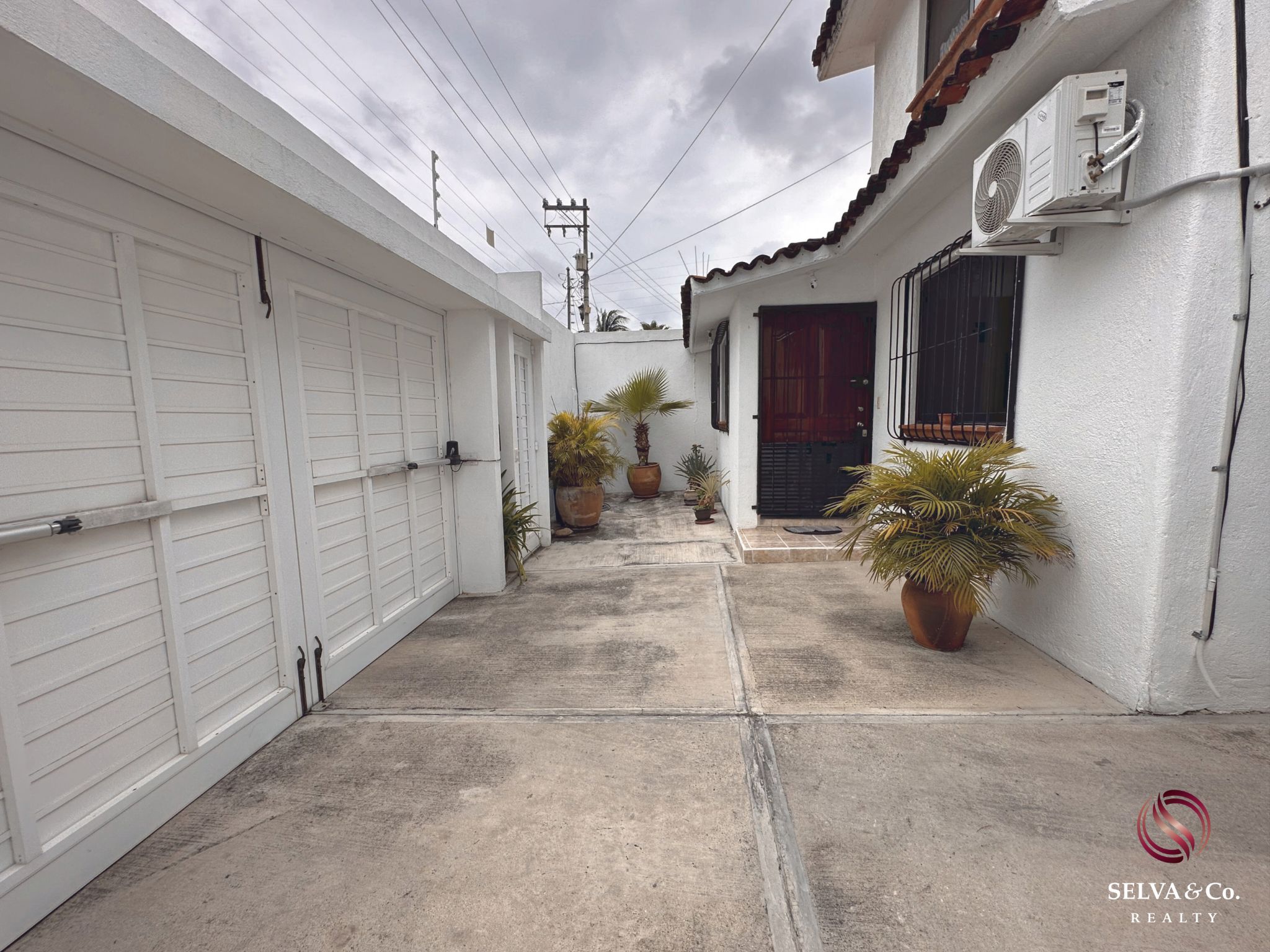 Casa de 4 recamaras, jacuzzi, lock off, venta en La Crucecita Huatulco