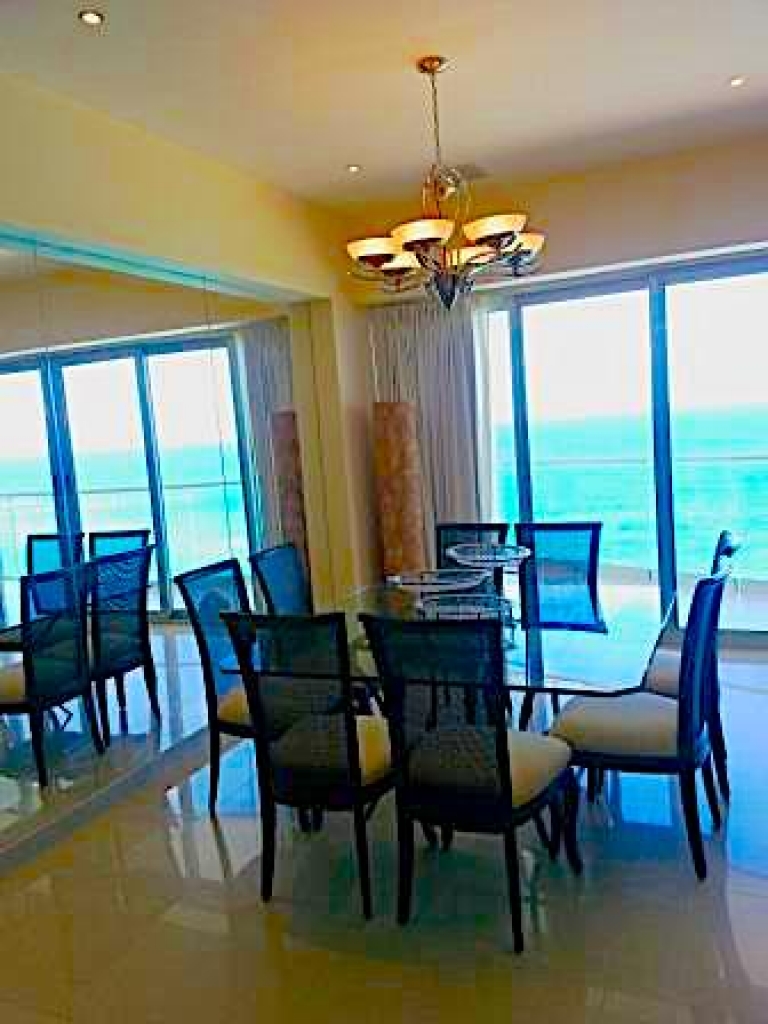 Luxury condo in front of the marina, views of the golf course and nature reserve.