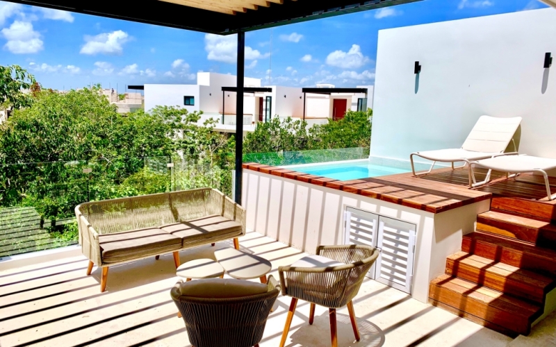 Penthouse with private pool yoga area, beach club, restaurant, concierge, surrounded by green in Tul