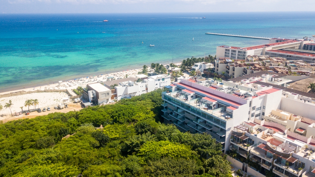 Apartment, 100 meters from the beach, ocean view roof top with infinity pool, sports bar, Spa, Sky bar, for sale Playa del Carmen.