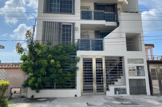 3 apartments with 2 bedrooms, in a 3-story building, 8 minutes from the beach, fully furnished, for sale in Cozumel, 65 Avenue. in Inviqroo