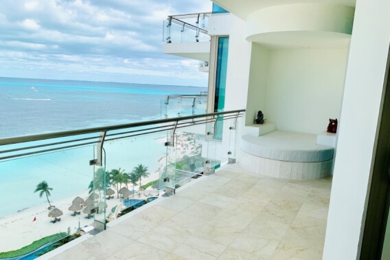 4 bedroom apartment facing the sea in Cancun.