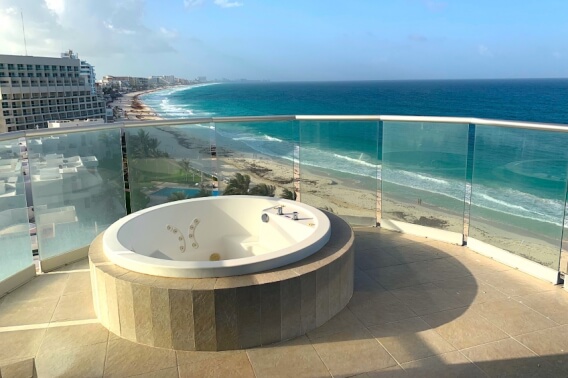 Condominio con jacuzzi frente al mar en Lahia Cancun