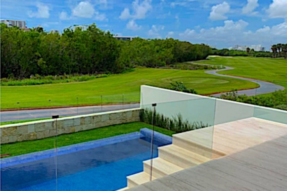 5 bedroom house with pool, golf course view for sale in Puerto Cancun