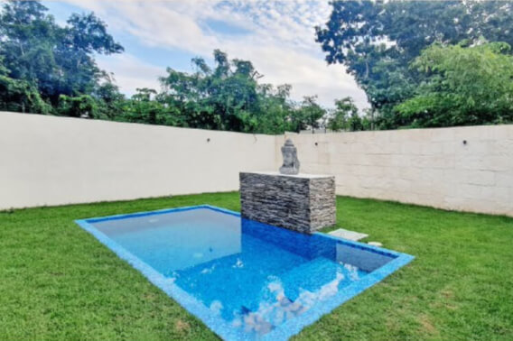 House with garden and private pool, TV room, in gated community with amenities for the whole family, for sale, Valenia, Playa del Carmen.