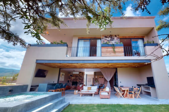 Casa con sauna, jacuzzi, jardín, rooftop en venta San Miguel de Allende.