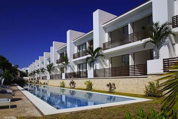 Casa de 3 recamaras en Playacar, alberca con carril de nado, chapoteadero, terraza con vista a la alberca, en venta, Playa del Carmen.