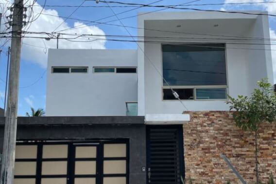 Modern house, REDUCED PRICE with terraces and ample spaces that adapt for 2 apartments, parking for 1 car, in Flamingos neighborhood