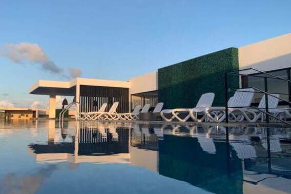 Departamento amueblado, PRECIO REDUCIDO pool bar, alberca infinity, gimnasio con vista panoramica, acceso a club de playa, Aldea Zama Tulum.