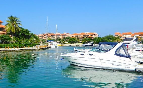 Land in gated community,  with access to the sea, marina and golf course, amenities for your family, for sale Puerto Aventuras.